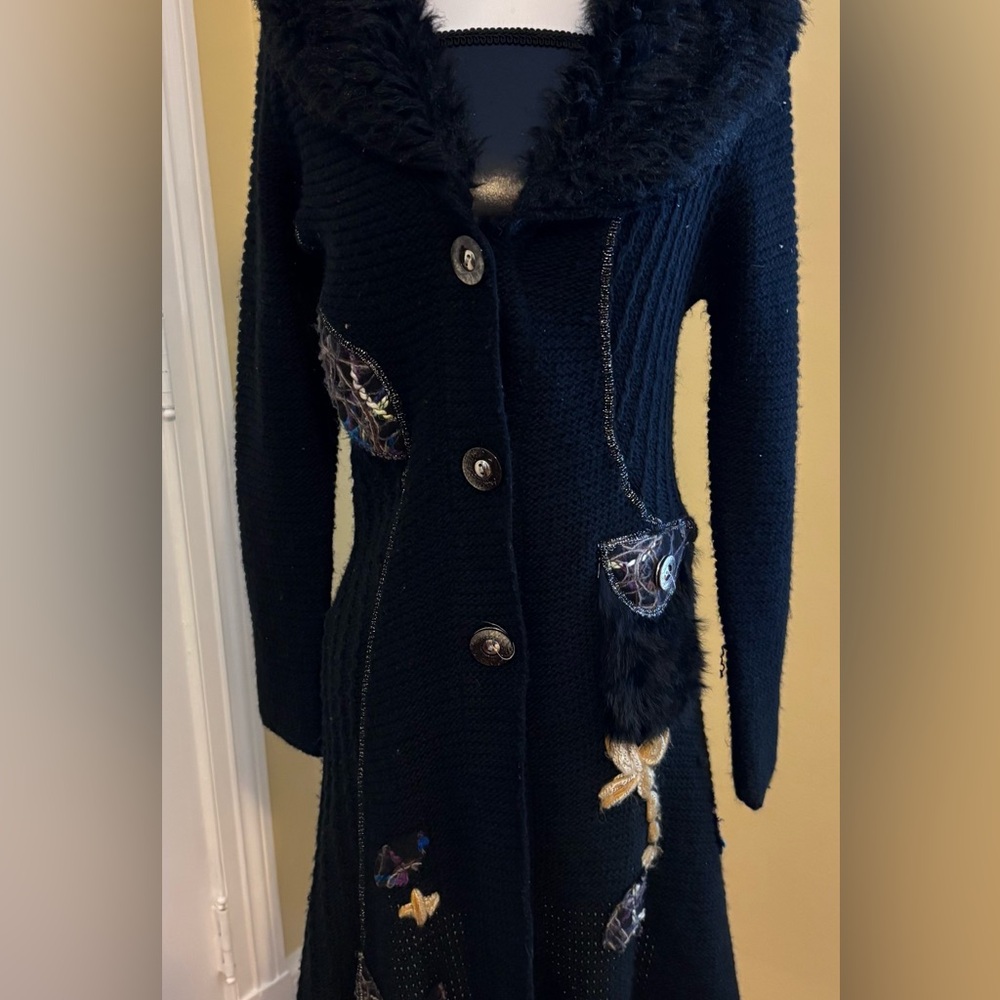 AVALIN Sweater with cool deigns